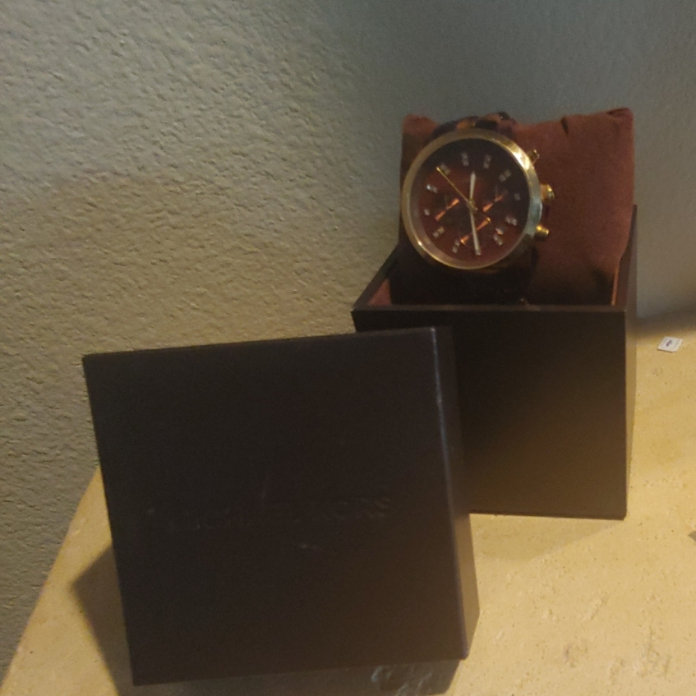 Watch - Picture 3 of 7